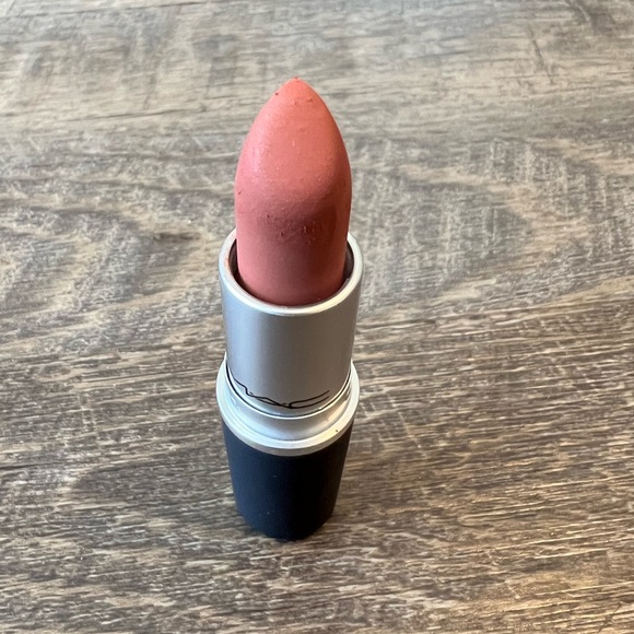 Different MAC lipstick shades - Picture 6 of 13